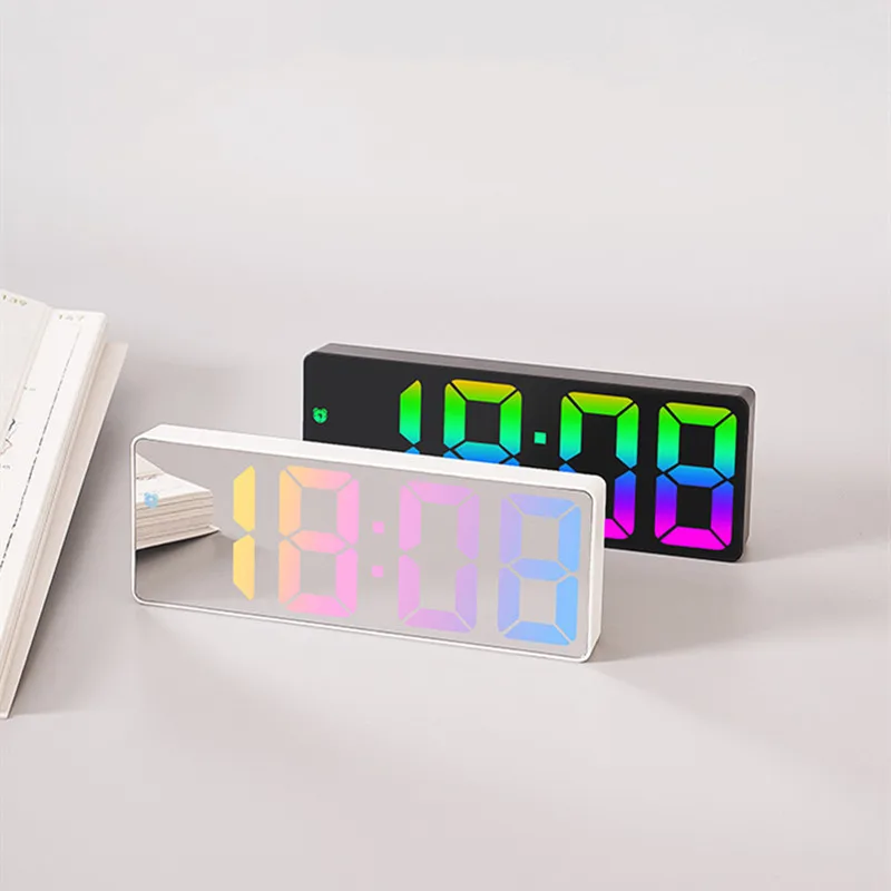 Sprachsteuerung Farbiger digitaler Wecker TEMP Datumsanzeige Nachtmodus Snooze Tischuhr Anti-Stab-Funktion 12/24H LED-Uhr – Detail 4