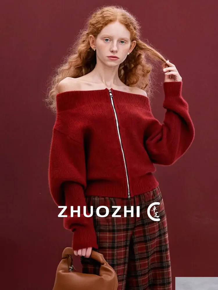 

Красный фактурный вязаный свитер на одно плечо с двойной молнией от ZhuoZhi, зима 2025, французский стиль, свободный крой, мягкий длинный кардиган