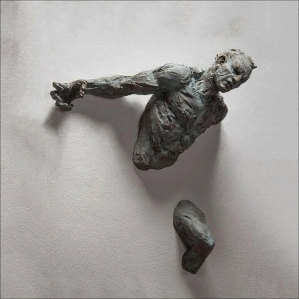 Decoração De Parede De Cobre De Imitação, Personagem Abstrato, Estátua De Homem De Escalada De Resina, Escultura De Fundo, 3D Através De Arte De Parede