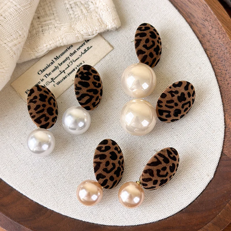 Autumn Winter Elegant Flocked Oval Leopard-Print Pearl Drop Earrings for Women Vintage Retro Jewelry Gift HUANZHI 2026 NEW