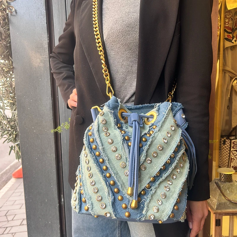 

Retro Rivet Handbag Brand Fashion High-end Design Versatile Commuting Diamond Denim Drawstring Ladies Chain Shoulder Bucket Bag