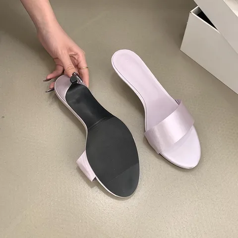 Модные шелковые женские шлепанцы на низком каблуке, весенне-летние женские шлепанцы на каблуке с круглым носком, женские сандалии-лодочки