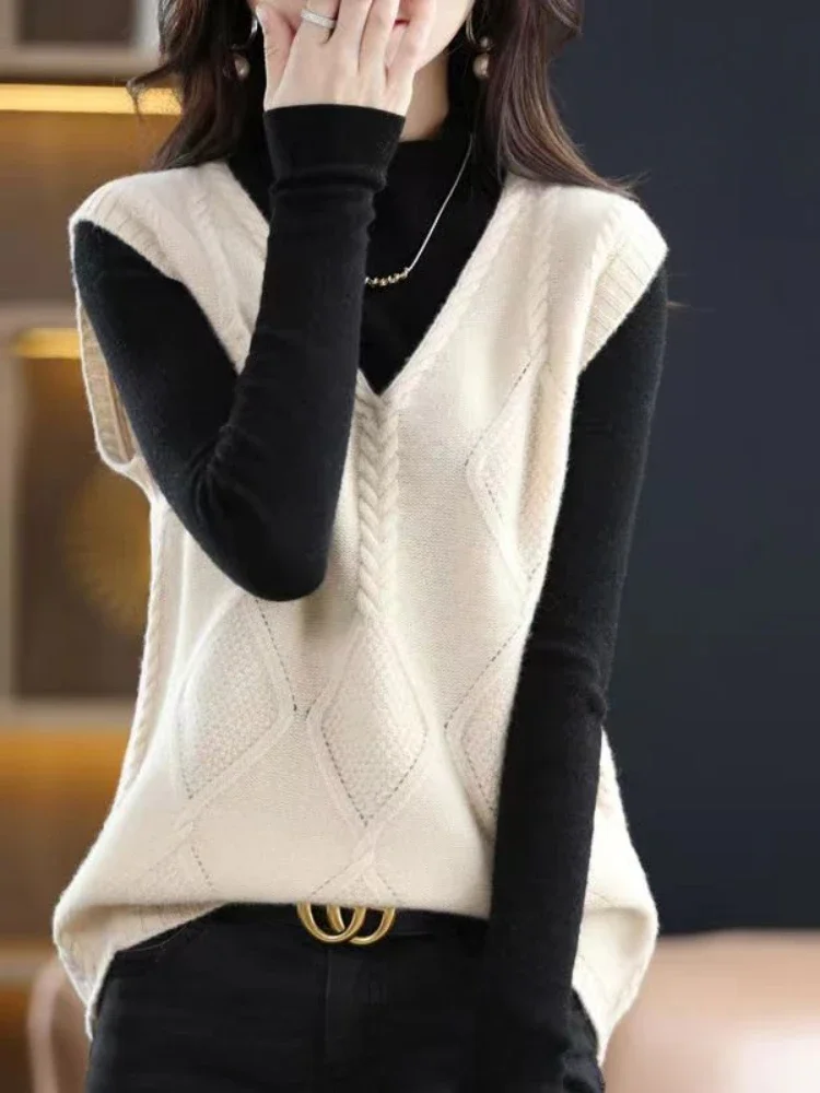 เสื้อกั๊กถักผู้หญิงคอวีเสื้อกั๊กเสื้อหลวมหญิงเสื้อกันหนาวสีม่วงคลาสสิกใหม่ในเสื้อถักเรียบเสื้อลำลอง 2024