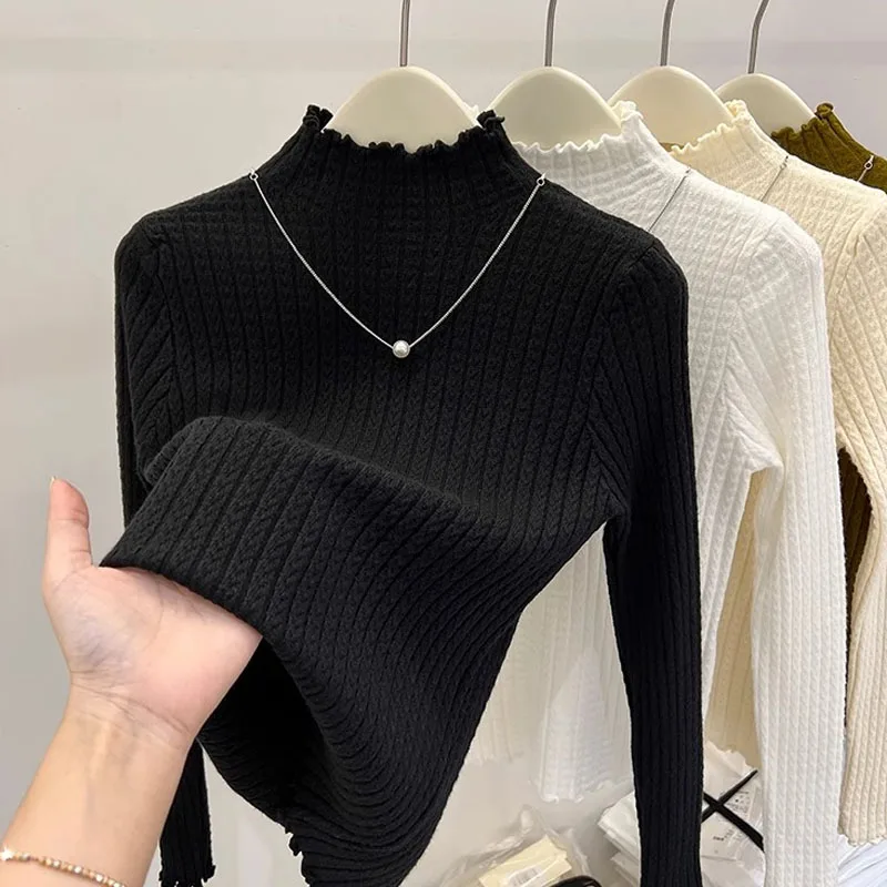 レースのハーフタートルネックの気品のある暖かいニットセーター、冬に快適で多用途な白い長袖プルオーバー