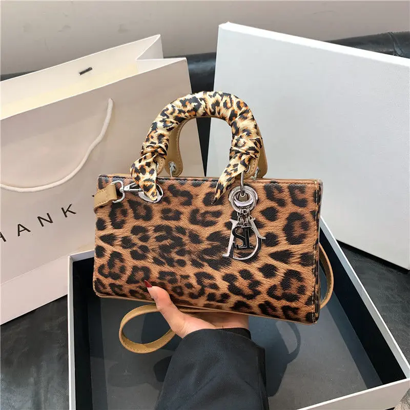 

Versatile bag 2024 new handbag for women, large capacity single shoulder crossbody, niche high-end feel, women's leopard print b