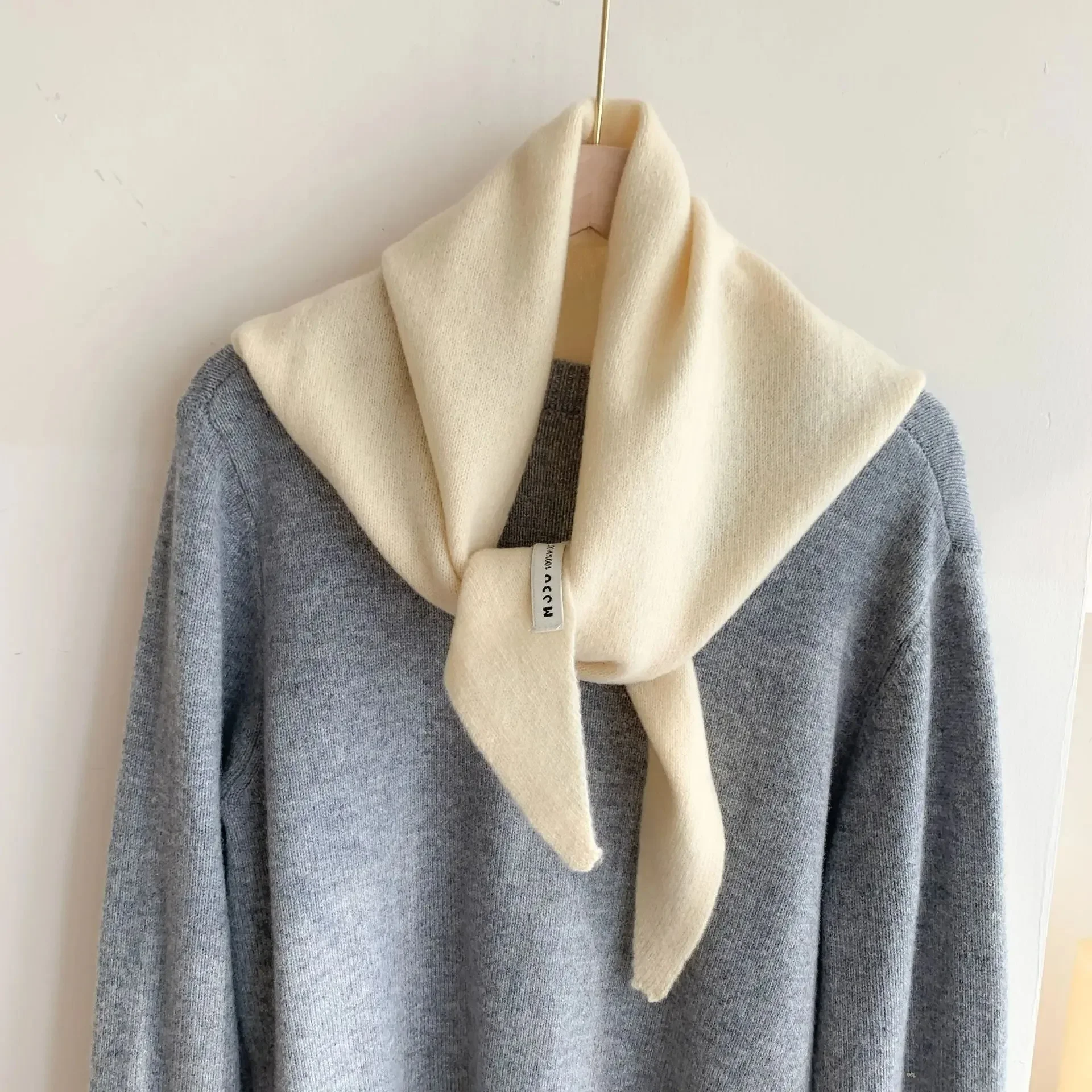 Koreanischer Streifen-Dreiecksschal aus 100 % Wolle, dreieckiger Schal für Männer und Frauen, britisches Nischen-Kopftuch, gestrickt, multifunktionaler warmer Schal – Detail 23