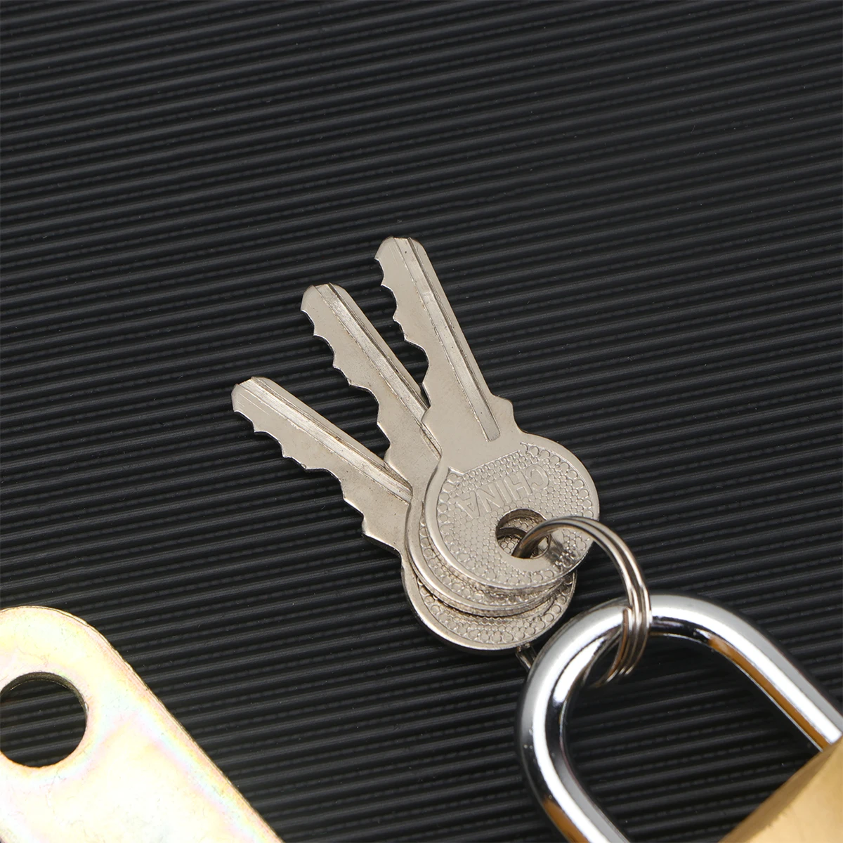 

1 Set Outdoor Tap Lock Heavy Duty Metal Faucet Anti-Theft Protective Lock For Garden Yard Park Multi-Purpose Practical Yellow