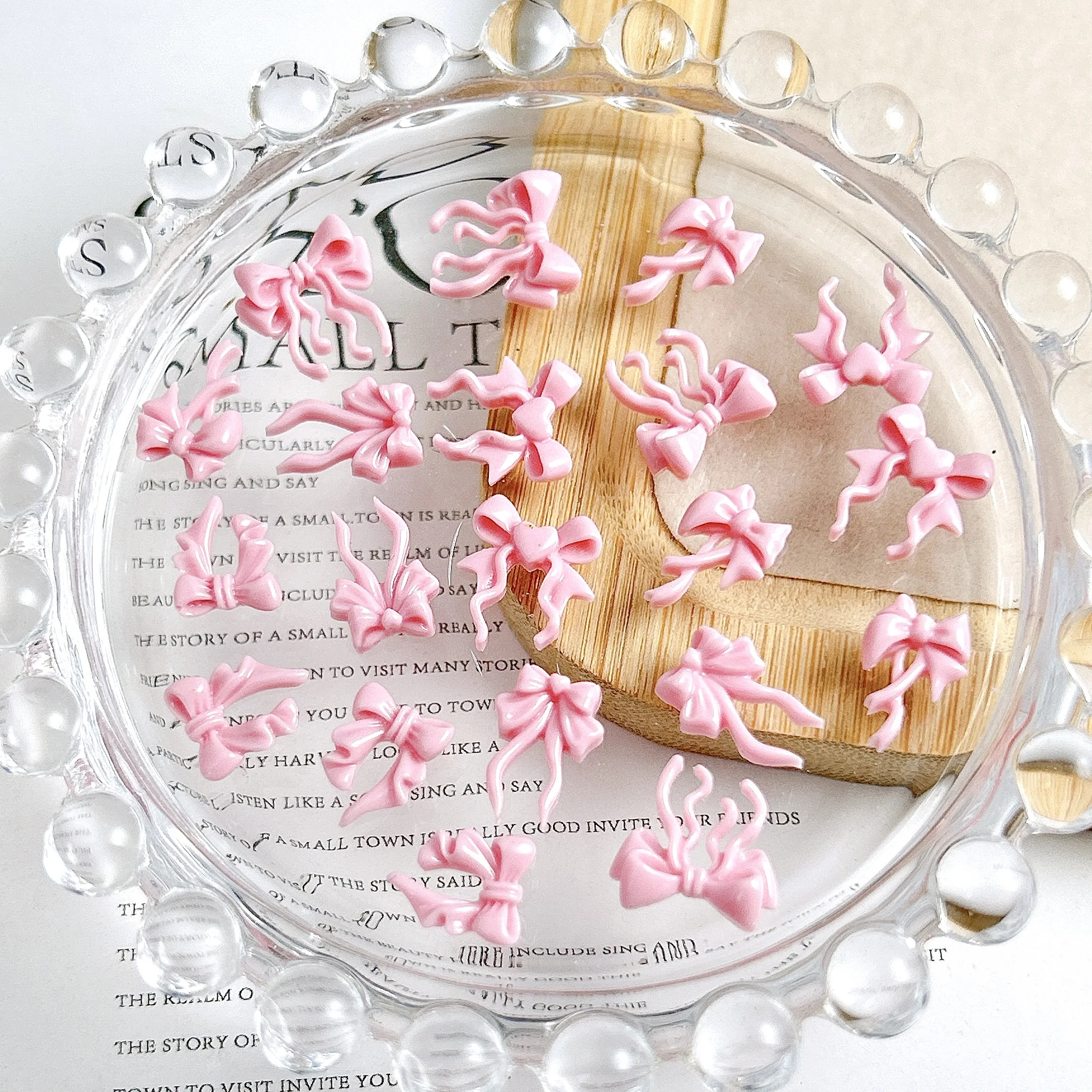 50 PZ Macaron Colorato Lucido Resina Bowknots Pendenti E Ciondoli Per Unghie 3D Minimalista Dolce Nastro Archi Unghie artistiche Decorazioni per Unghie Fata FAI DA TE