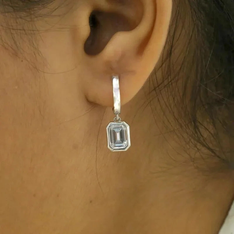 A pair of square pendant earrings, suitable for all ages, suitable for attending banquets, and festivals as gifts - no box