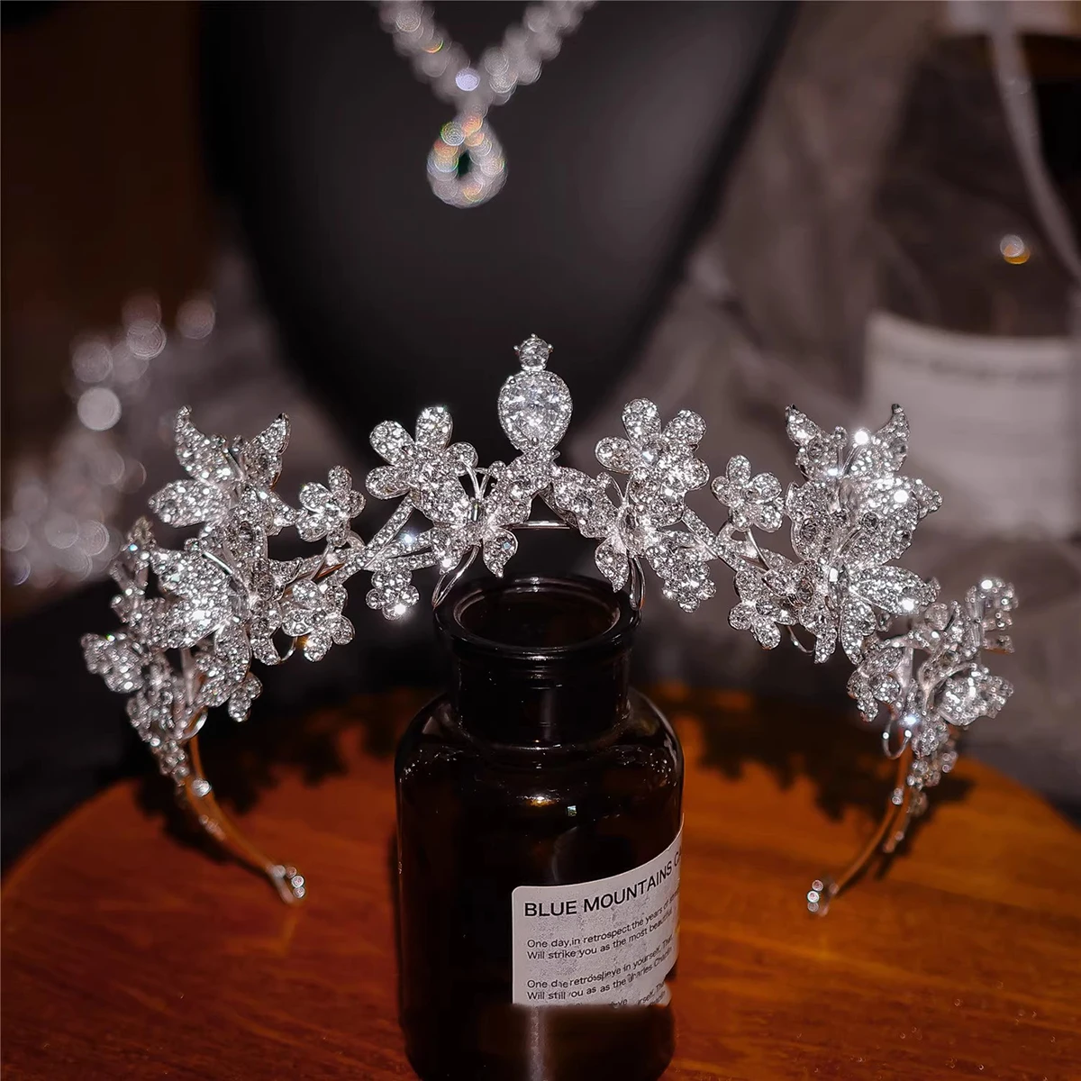 

Элегантная новая роскошная повязка для волос с цветком и бабочкой, корона для волос, милые свадебные диадемы, аксессуары для волос