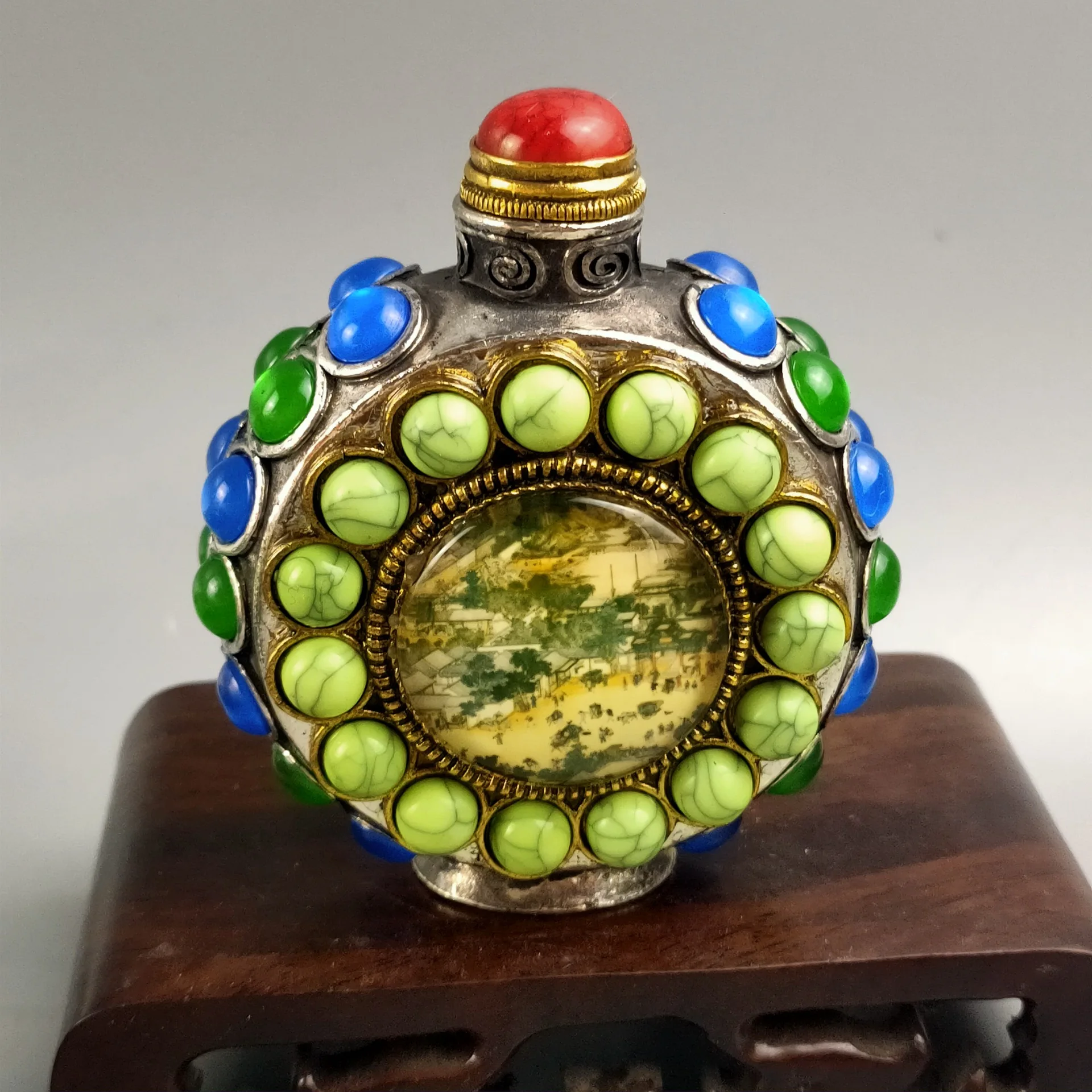 

Antique and miscellaneous items, antique and antique crafts, inlaid with gemstones, snuff bottles, figures, mountains and waters