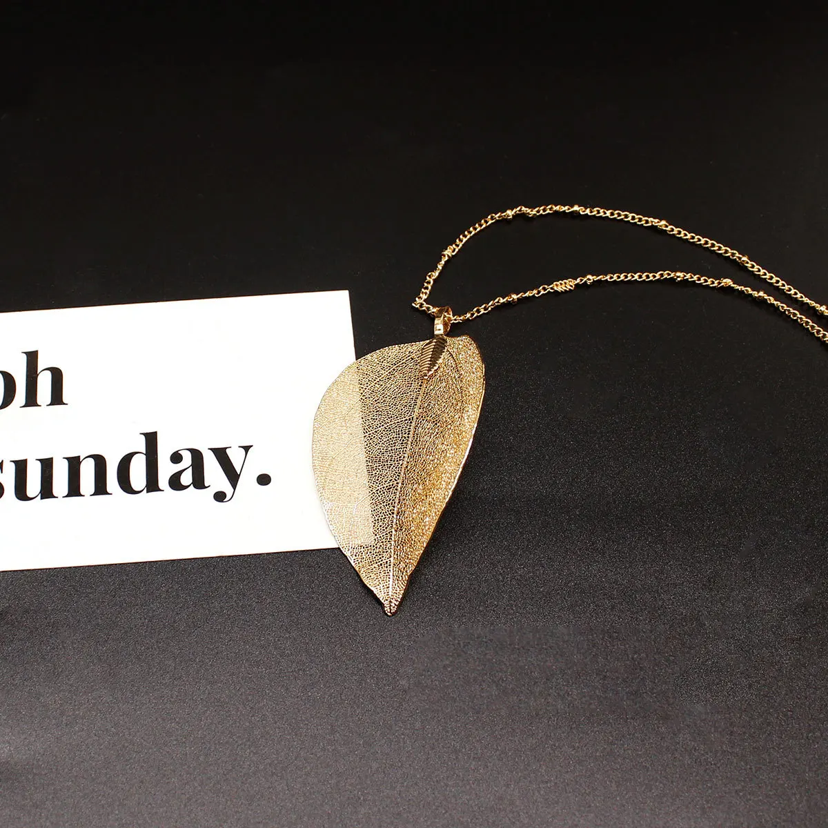 Fashionable real leaf necklace for women with simple hollowed out leaves