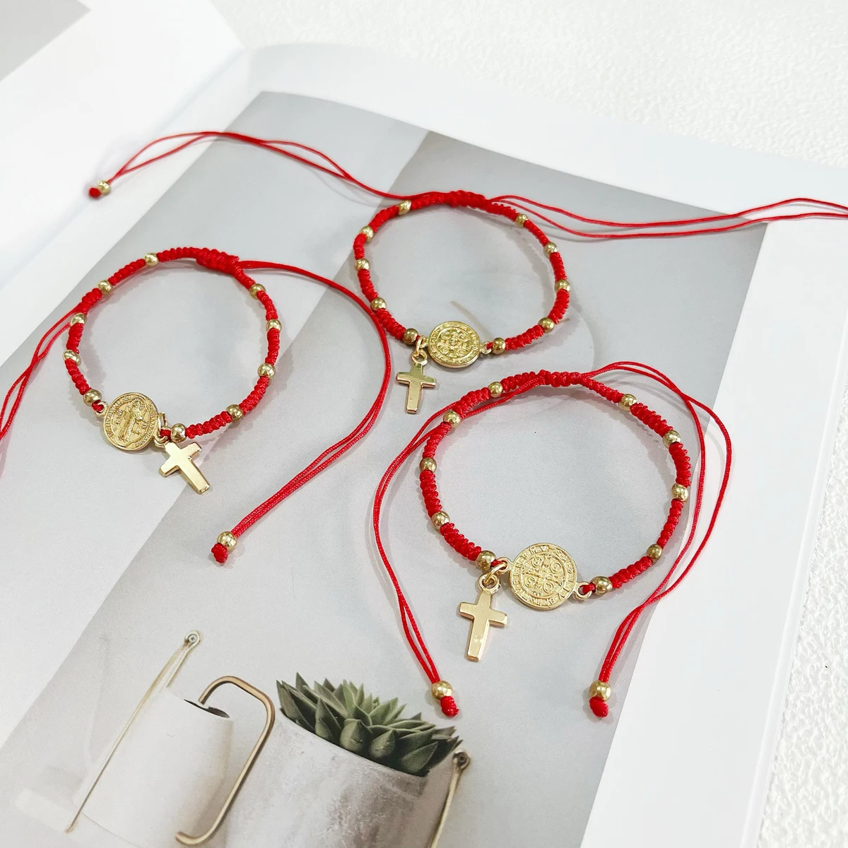 1 قطعة اليدوية سانت بنديكت و عذراء ماري ميدالية قابل للتعديل الأحمر سلسلة Pulsera سان بينيتو سحر الدين الصليب حماية مجوهرات