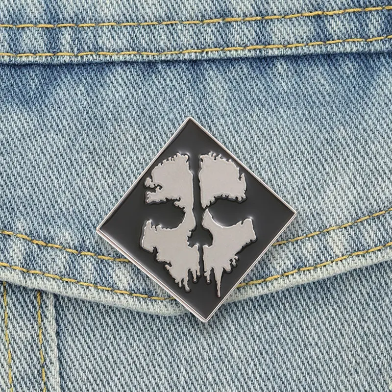 Melted Crack Skull Badge Gothic Dark Enamel Pins Game Skeleton Brooch Black Punk Cool Stylish Accessories Bag Decor
