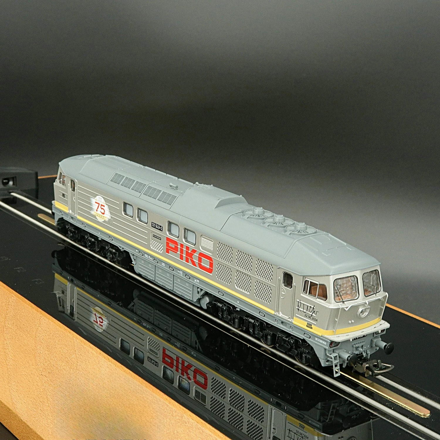 PIKO HO Type 1/87 Train Model 70th Anniversary Edition Lyudmila 59761 DC Simulation Version Painted Boys Toy Gift