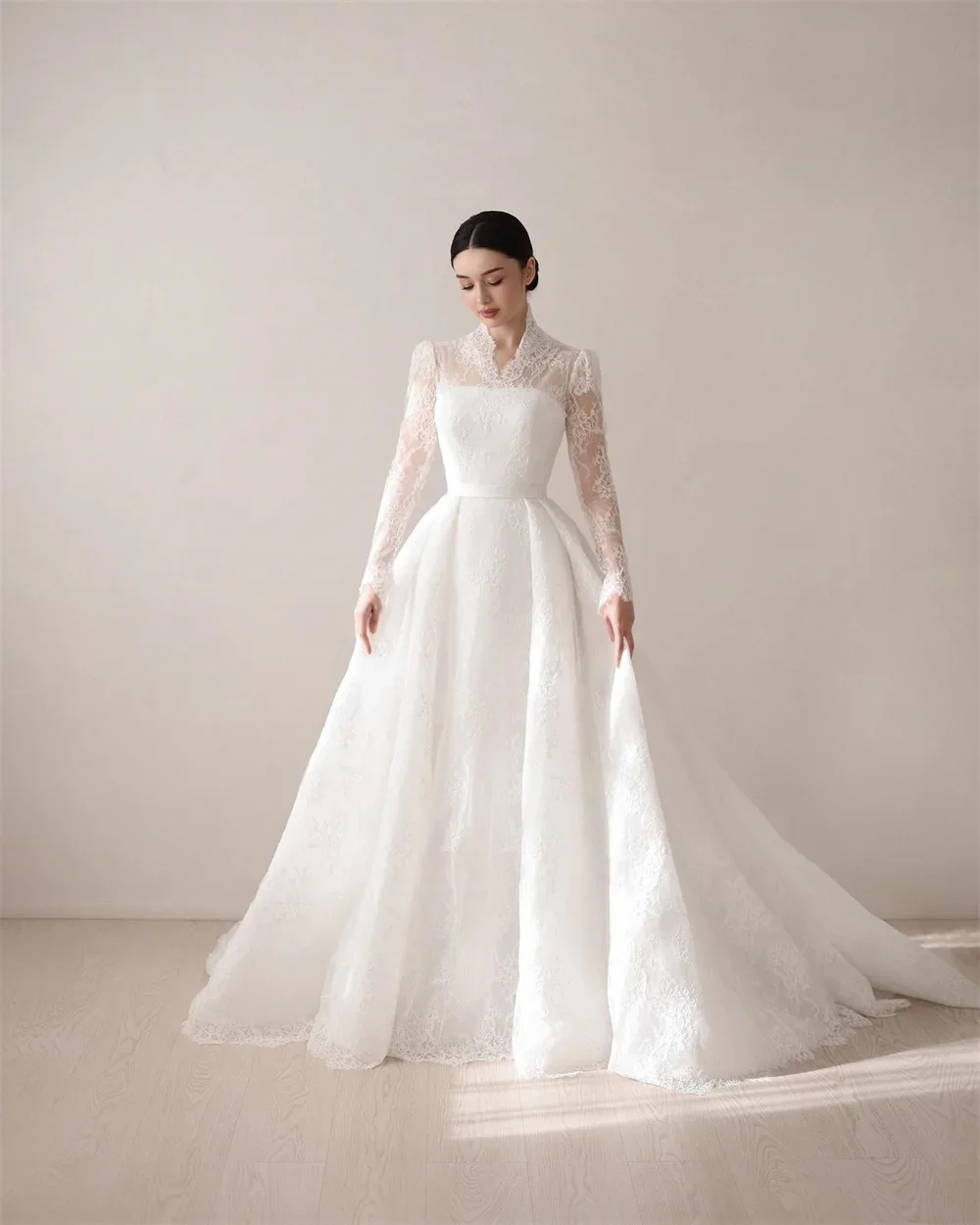 Customized Elegant Dubai V Neck Full Lace Wedding Dresses Long Sleeves A Line Saudi Bridal Dress for Brides Vestido de noiva