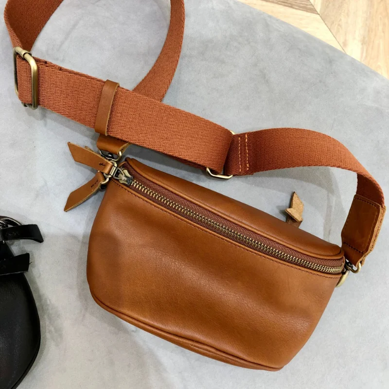 Genuine Leather Handmade Top Layer Cowhide Chest Bag Women Single Shoulder Crossbody Bag Lady Small Bag Sports and Leisure Style