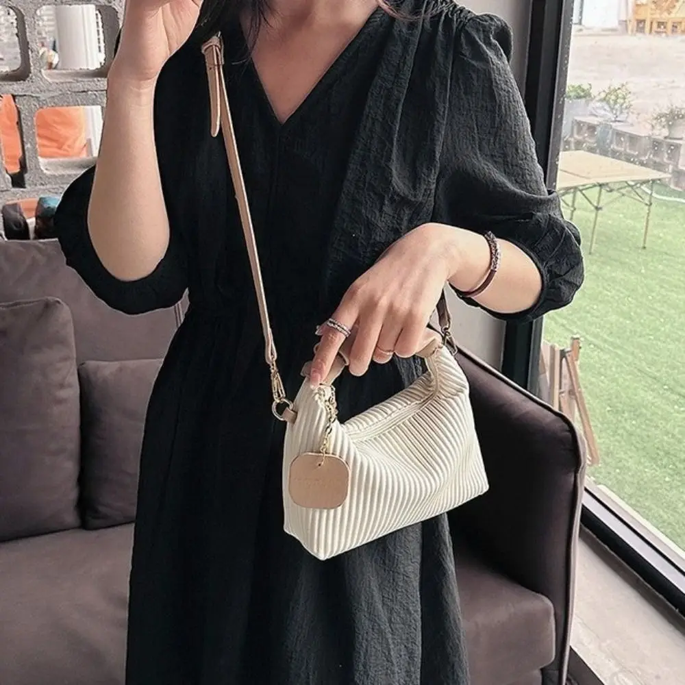 

Elegant Texture Vertical Stripe Handbag Small-Scale Design Polyester Lining Synthetic Leather Crossbody Bag Simple Color Luxury