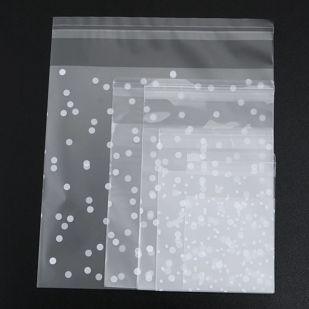 100 Stück Gepunktete Transparente Plastik-Cellophan-Beutel Süßigkeiten-Keks-Geschenktüten Selbstklebende Bonbontüten für Hochzeit Geburtstagsfeier – Detail 6