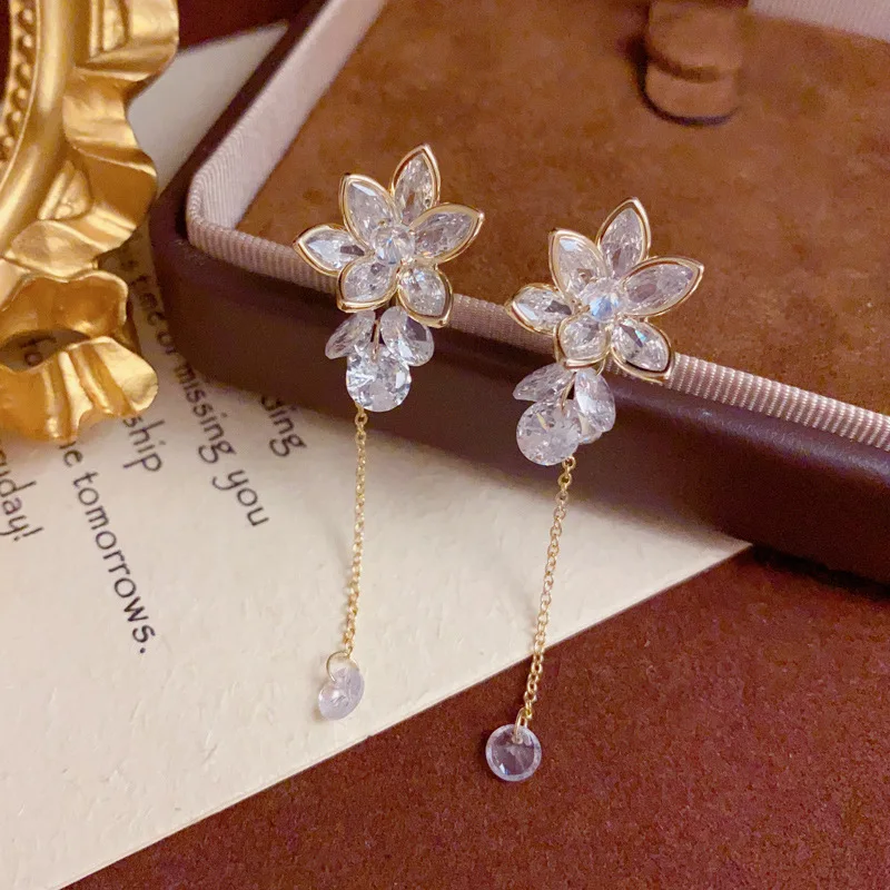Exquisite fashion light luxury diamond petal long fringed earrings temperament versatile super flash jewelry