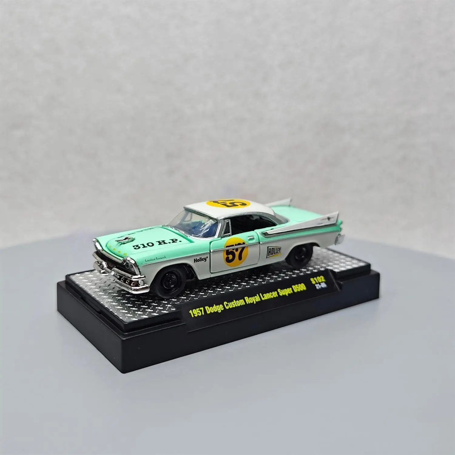 M2 Machines 1/64 1957 Dodge Custom Royal Lancer Super D500 Die-cast alloy car model collection display child gift