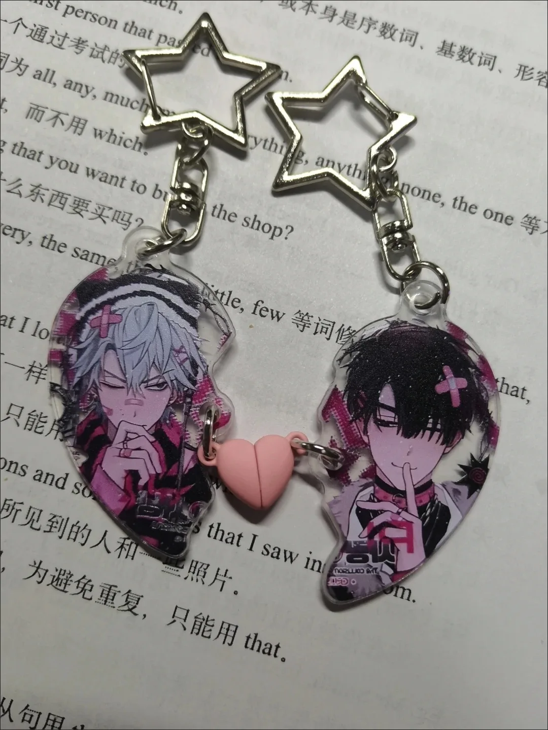 

Новые аксессуары для косплея Alien Stage, брелок для ключей, милый рюкзак, акриловый кулон, магнитный кулон «Любовь»