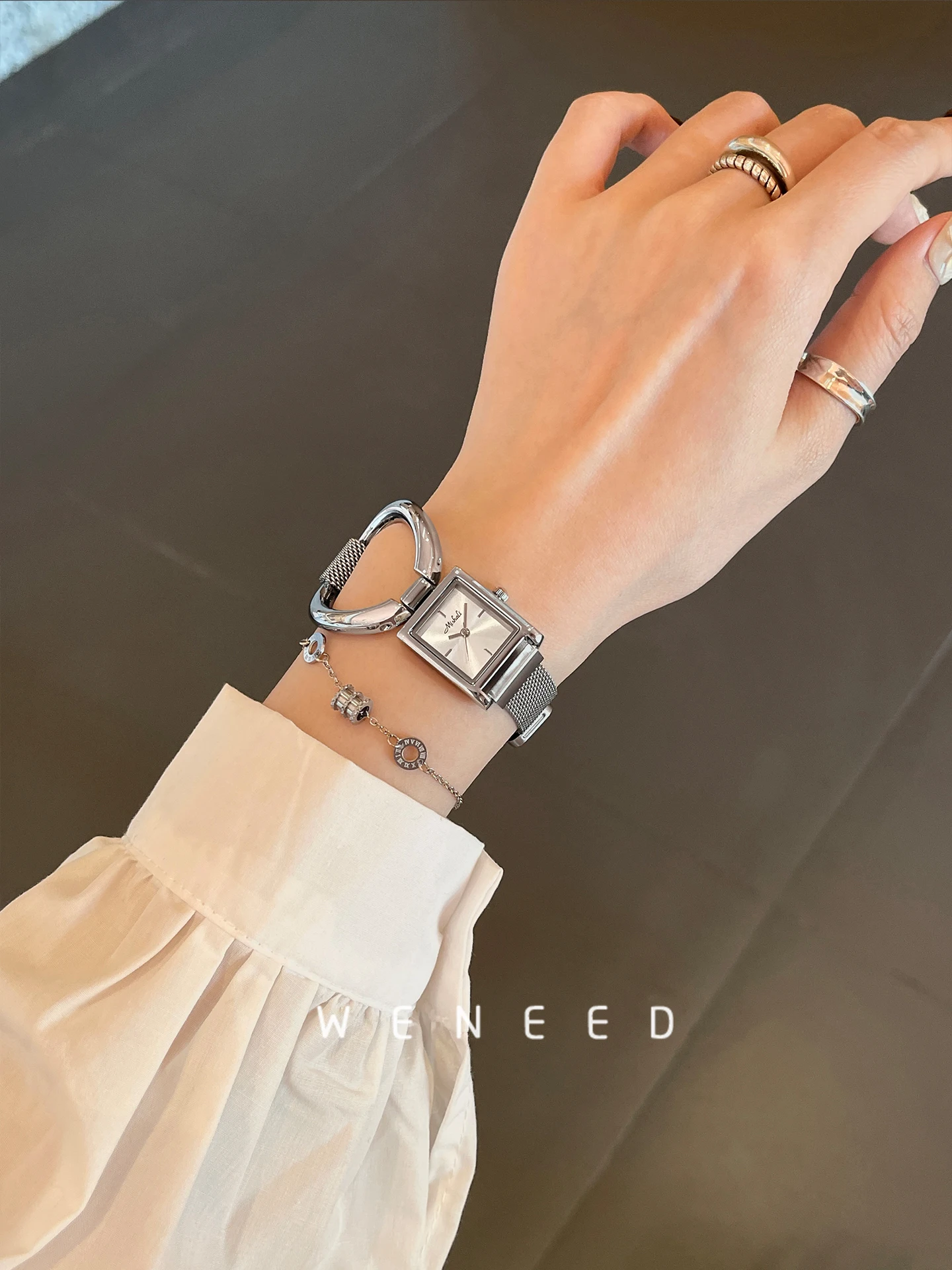 ساعة نسائية فاخرة مربعة الشكل، تصميم جديد 2026، ساعة نسائية بحزام من الفولاذ المقاوم للصدأ، ساعة عالية الجودة. #2