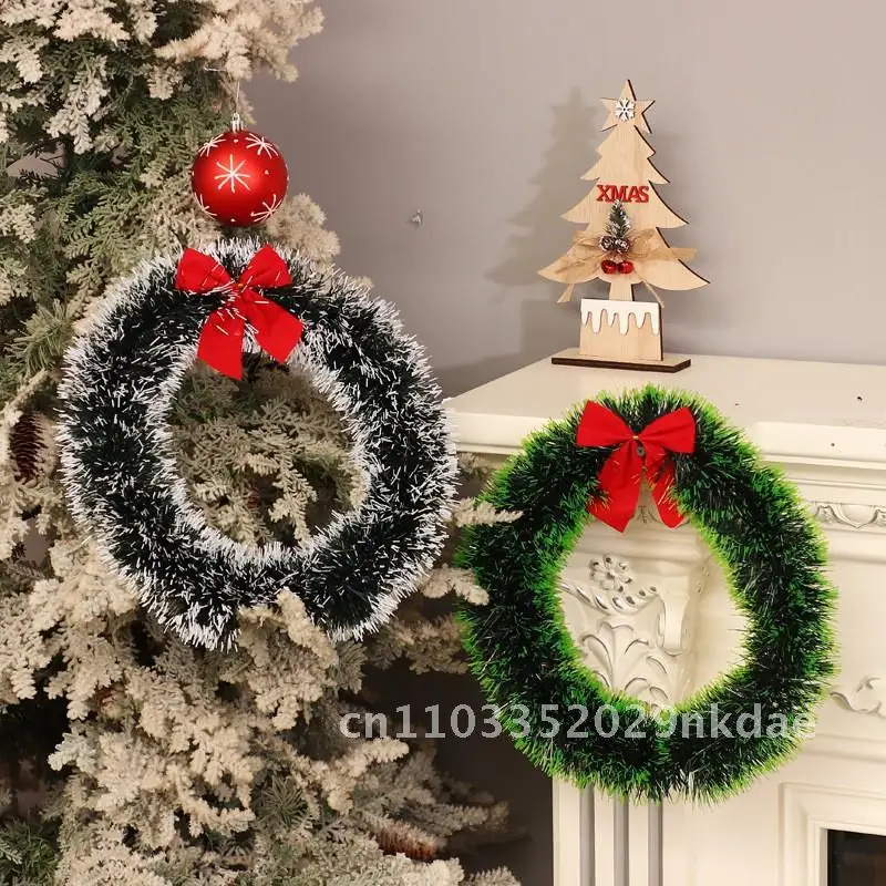 

Red Bow Christmas Wreath with Green And White Edge Wool Strip Decorative Door Ring 20cm 30cm 40cm Modern Art Flame Retardant PET