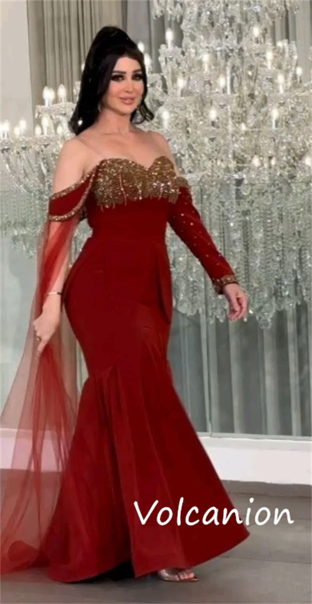 Abiti lunghi personalizzati in jersey semplice con paillettes e pieghe a tromba, cinghie trasparenti, occasioni su misura, stile moderno