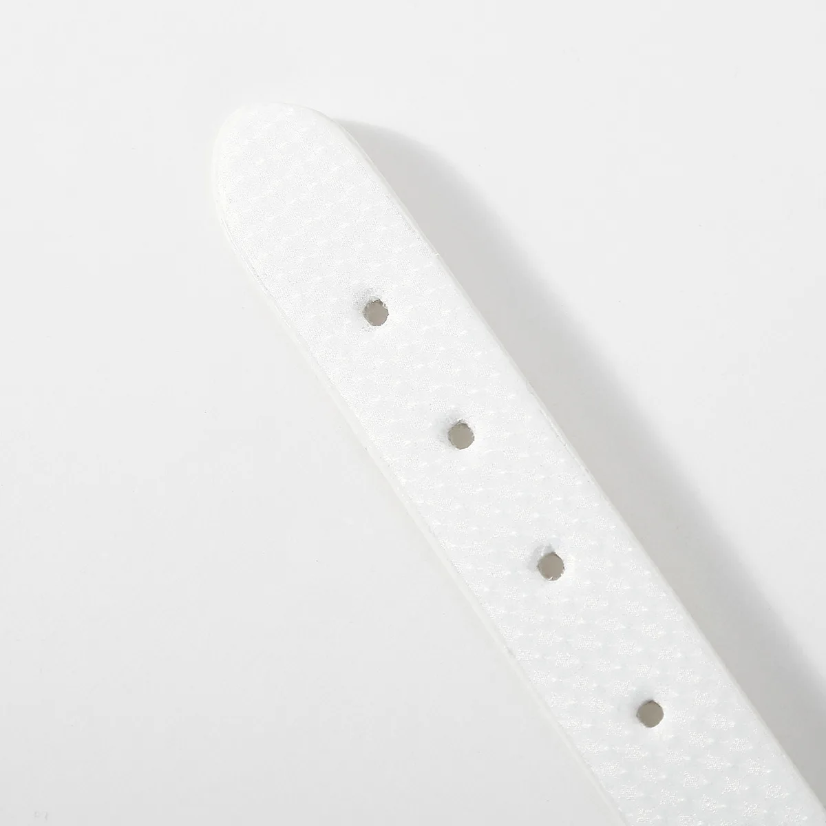 Erotische Trainingszubehör für Erwachsene, Sex, weißer Silikon-Mundball, sabbernder Mund, Ball, Plug-Sperre, kleiner Kugel mit drei Löchern