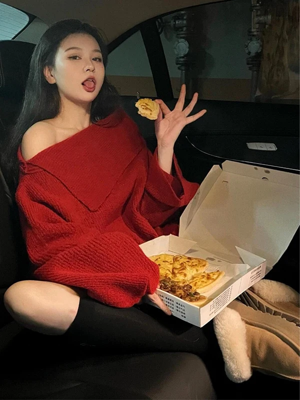 

Ретро-красный вязаный джемпер на одно плечо для женщин, осень 2025, новый дизайн, стройнящий, скрывающий живот, мягкий, свободный крой, с длинным рукавом