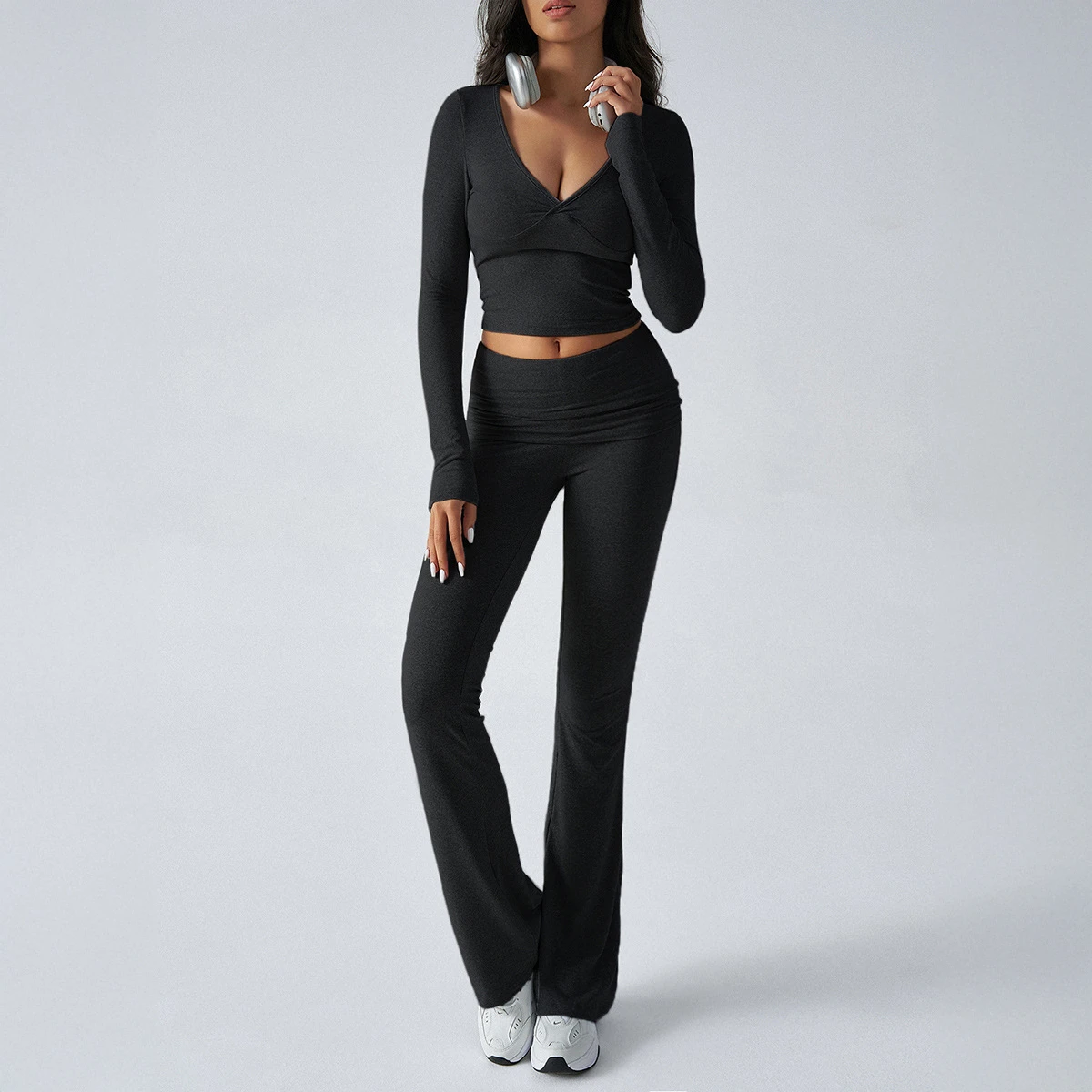 2026 new luxury women's clothing, indoor and outdoor leisure sports slim fit knitted long sleeved pants two-piece yoga set