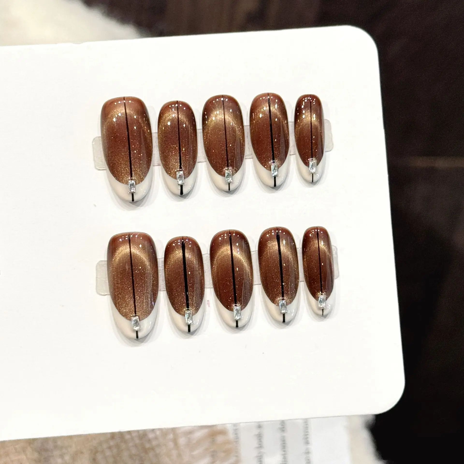

10pcs Handmade Medium Oval Press On Nails Caramel Cat Eyes White French Rhinestone Line Design Fake Nails Wearable Nails Art Tip