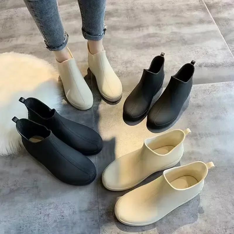 Rainboots sepatu bot pendek gaya Jepang wanita, sepatu bot hujan Non-slip tahan air untuk wanita musim panas 2024