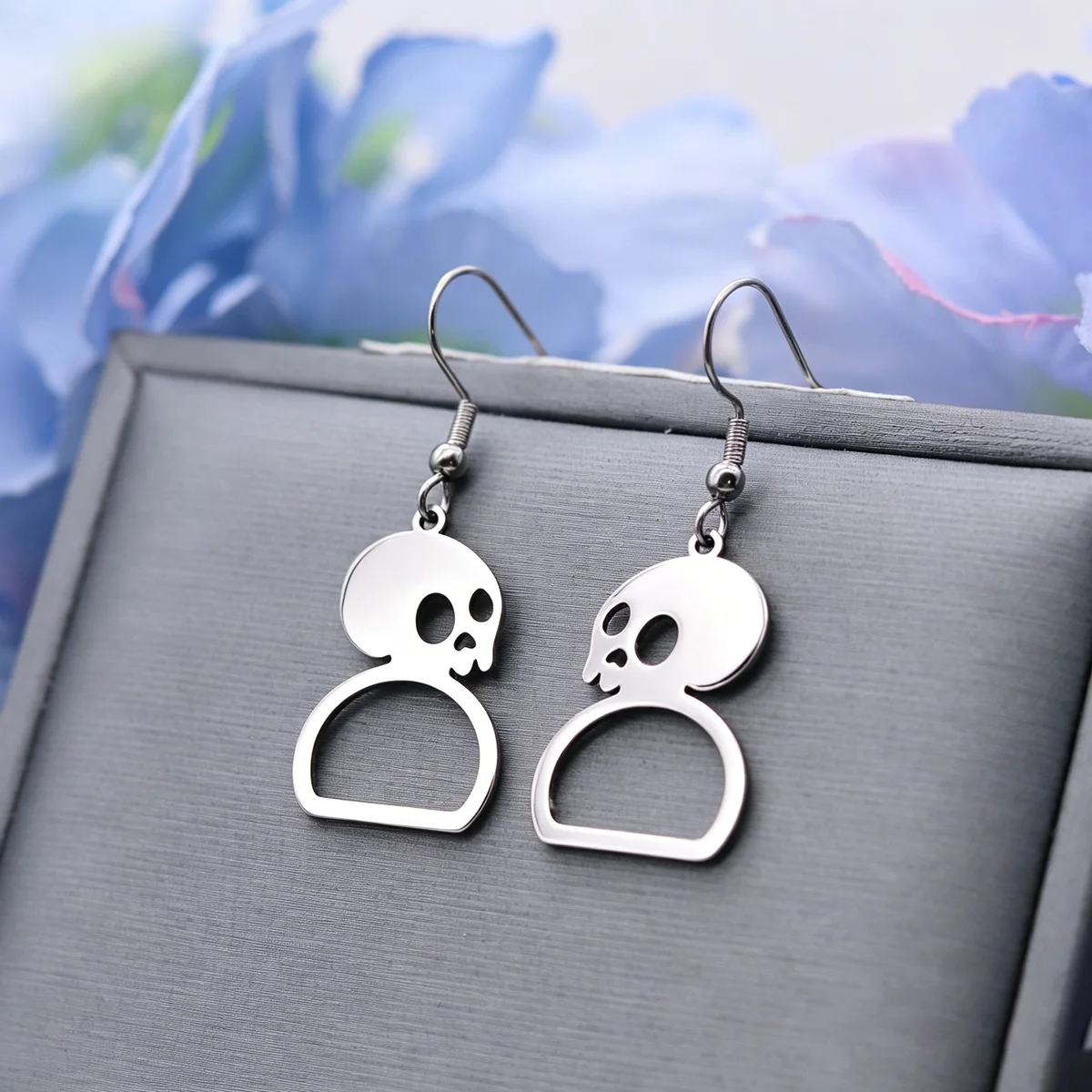 Trendy Skull Coffin Dangle Earrings Stainless Steel Gothic Skeleton Pendant Earrings Women Halloween Party Punk Jewelry Gifts