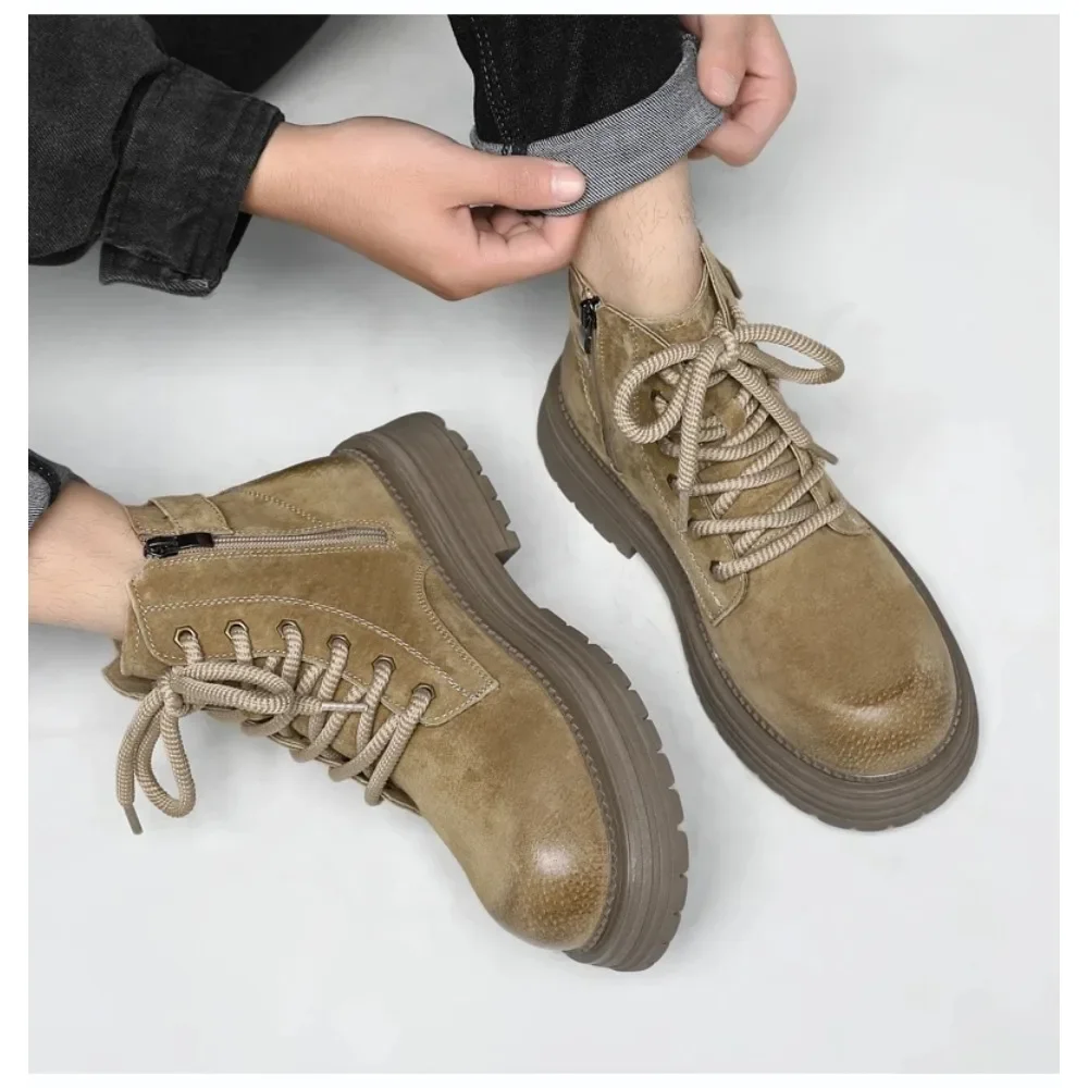 

2026 Sturdy sole lace-up boots, suitable for men's daily wear and for comfortable outdoor leisure activities.