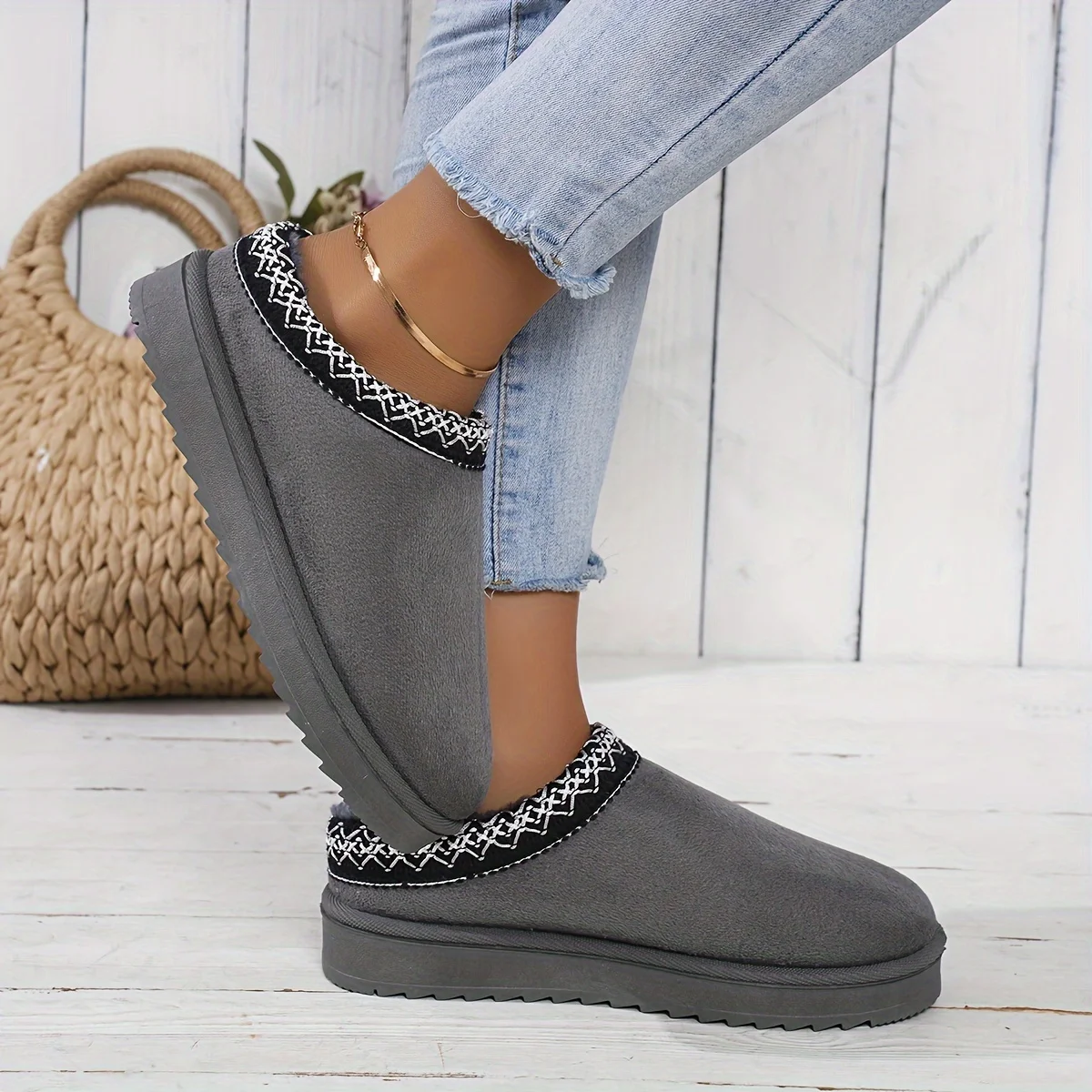 نعل سميك نمط جديد الخبز 2025 أحذية قطنية شباشب نسائية دافئة مع بطانة من الفرو لفصل الشتاء #4