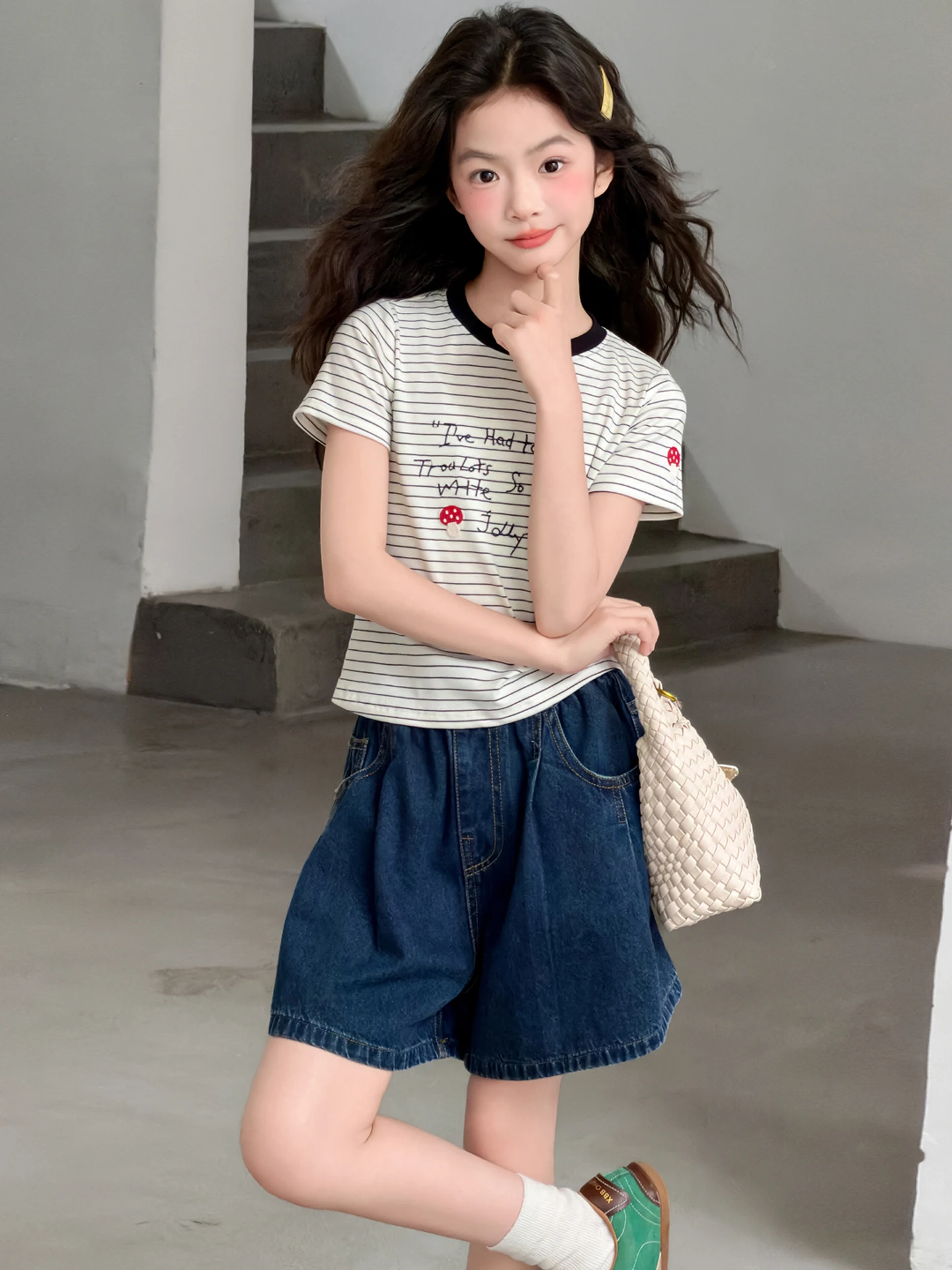 女の子用サマーカジュアルストライプ半袖tシャツとデニムショートパンツセット、ヴィンテージスタイル、中～大サイズ、子供向けおしゃれな服