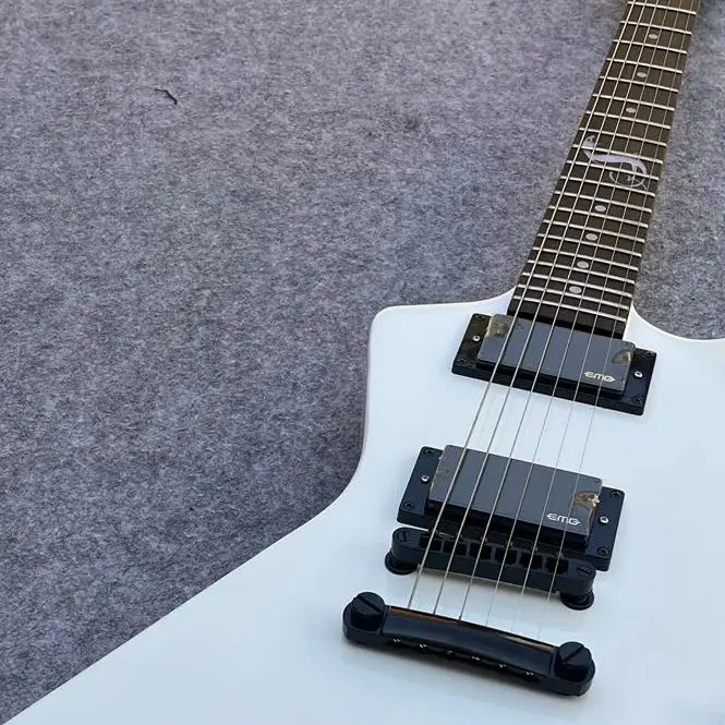 

Высококачественная гитара Snakebyte, активные звукосниматели, белый цвет, гриф из палисандра, 2026 год.