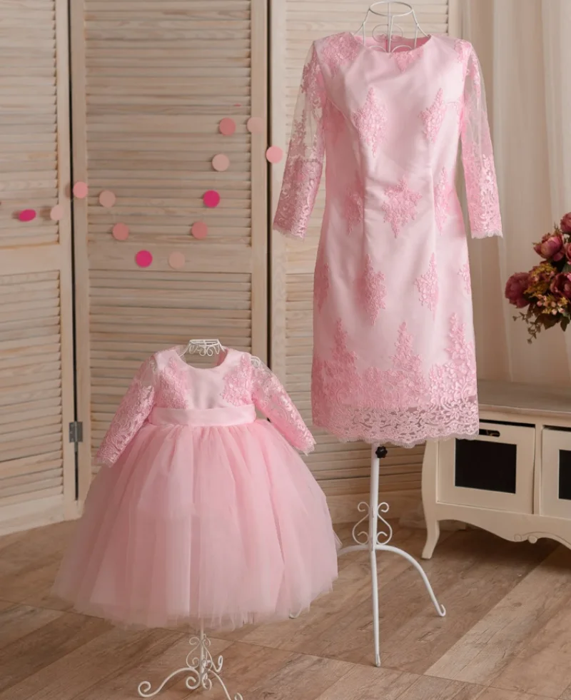 New Arrival Pink Lace Mother and Daughter Matching Gowns with Full Sleeve Mom and Me Birthday Party Dresses Photoshoot