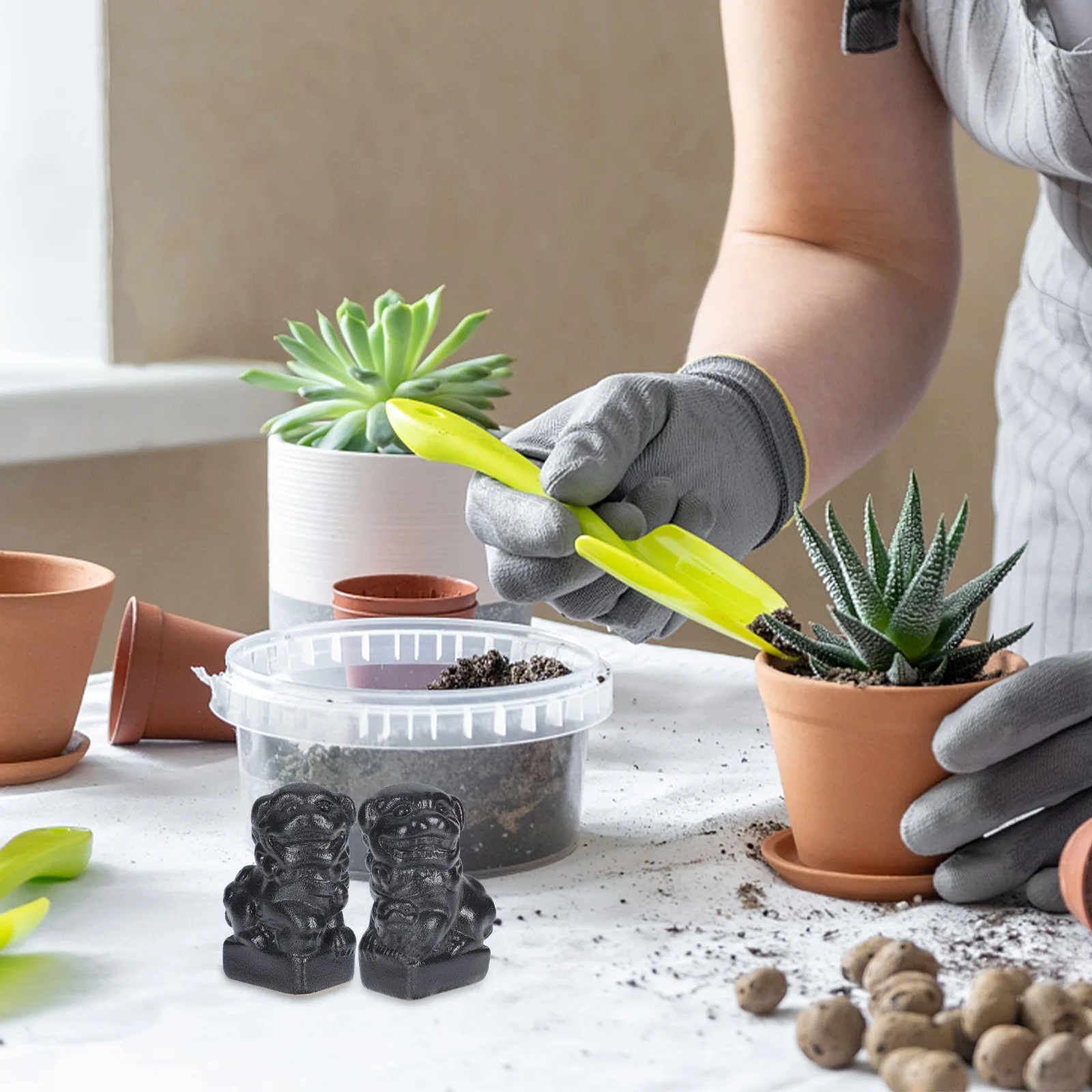 

2 Pcs Small Lion Statue Gardening Pot Ornaments Decor Chinese Style Statues Flower