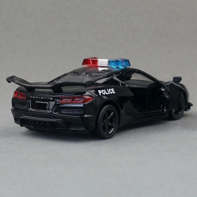 시뮬레이션 1/32 스케일 쉐보레 코르벳 Z06 경찰차 모델 소리와 빛 풀백 장난감 자동차 어린이 소년 선물