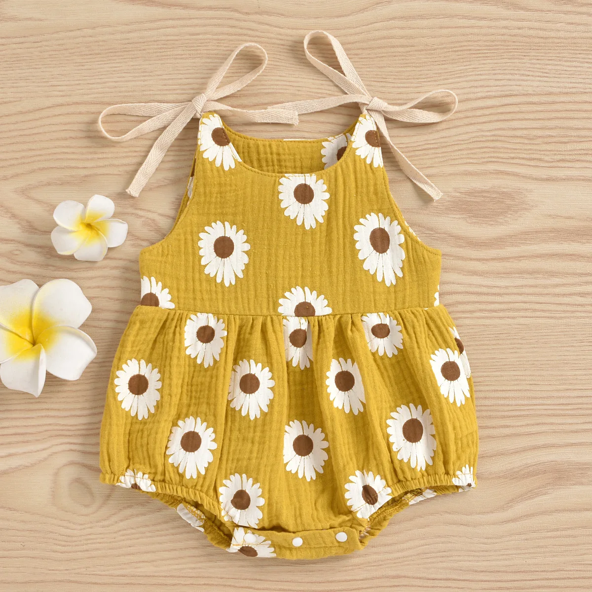 Macacão de verão para bebê menina com estampa de crisântemo, doce e fofo.
