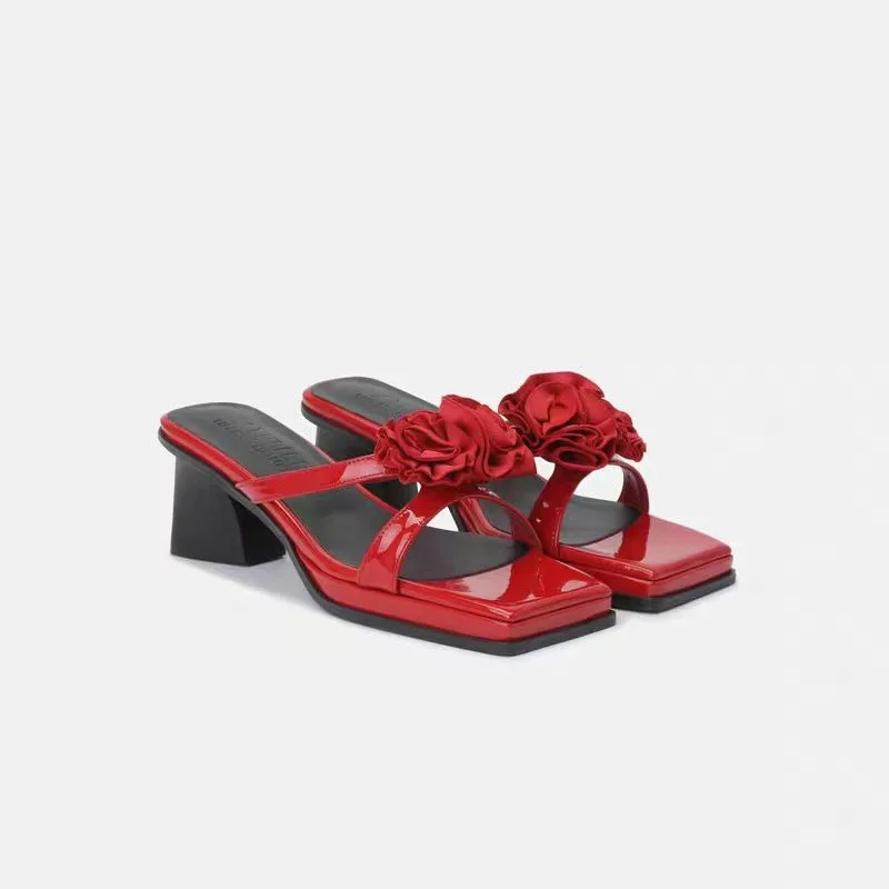 Fairy Style Stunning Sandals for Women To Wear On The Outside, Featuring A Niche Floral Temperament and A Low Heel Flip Flop