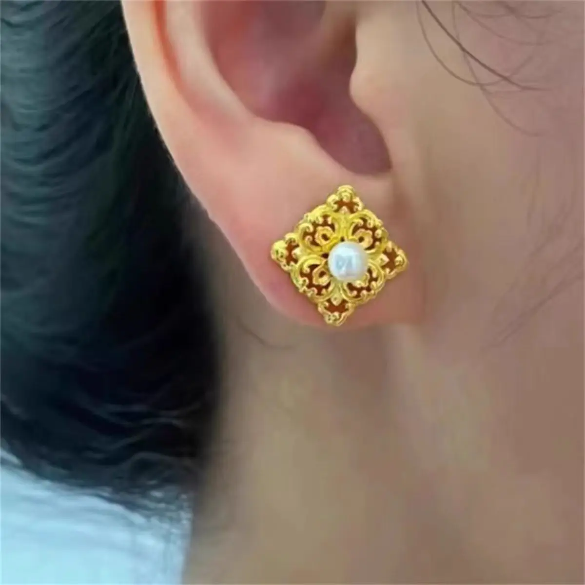 

Fashion Kt18 Gold Color Iris Patterned Earrings for Women Bride Girl Birthday Wedding Engagement Stud Earrings Jewelry Gifts