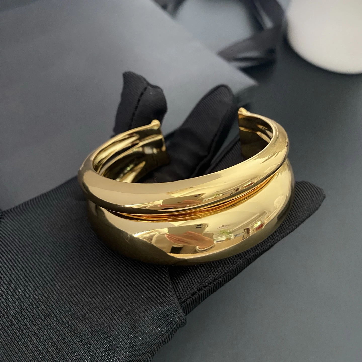 

Европейский и американский модный латунный золотой браслет для женщин, роскошные ювелирные аксессуары высшего качества