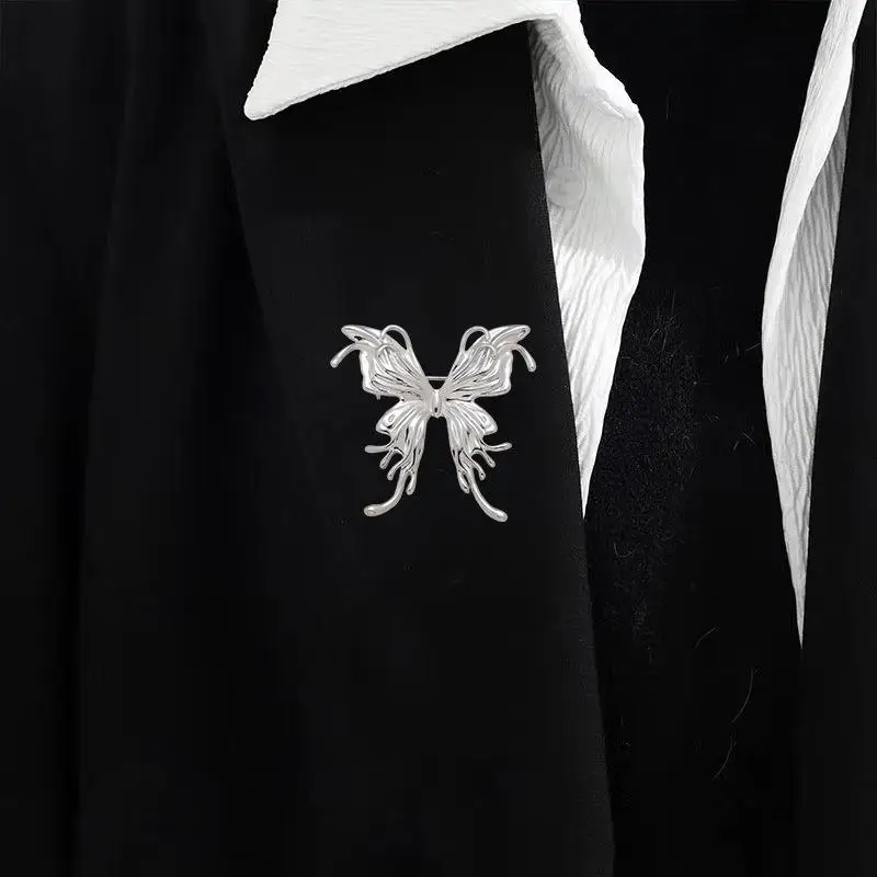 

Retro Fashion Punk Liquid Butterfly Pendant Chain Tassel Pin Brooch Women Men Suits Dress Silver Color Pin Brooch Jewelry