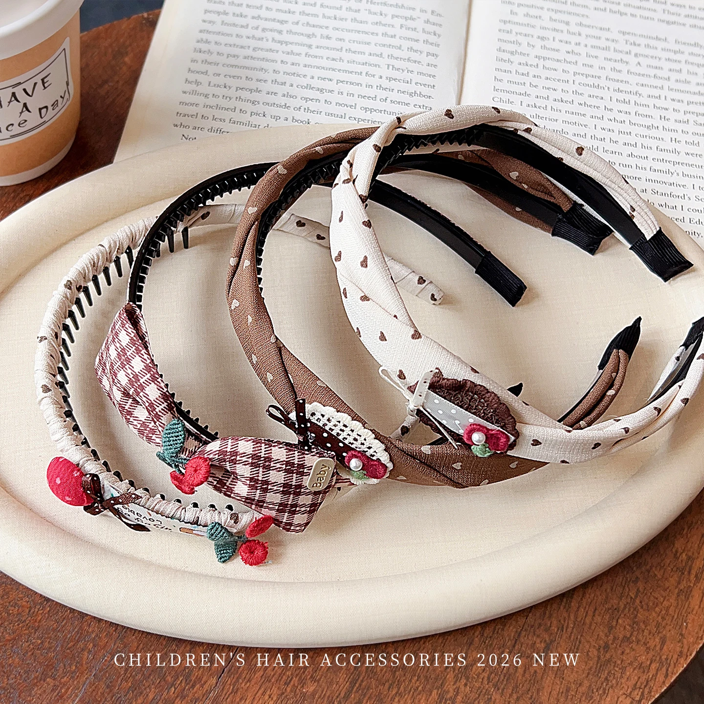 2026 Neues Herbst-Winter-Haarband für Mädchen und Kinder mit Kirschherz-Print, Stoffschleife, Haarband für Kleinkinder, Kinder-Haarband-Accessoire – Detail 6