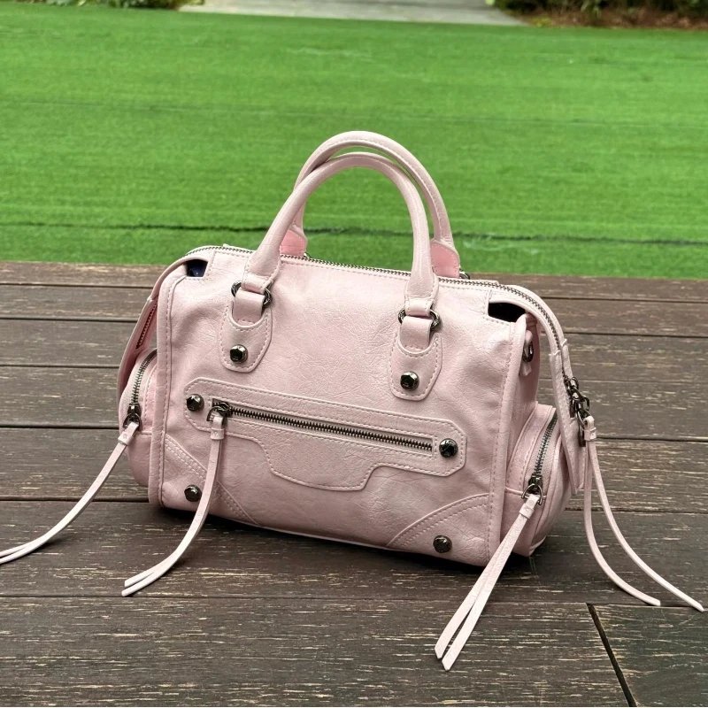 

Сумка-портфель квадратной формы из кожи в стиле панк с заклепками, ретро-дизайн, многофункциональная, с кисточками, на молнии, розовая, через плечо