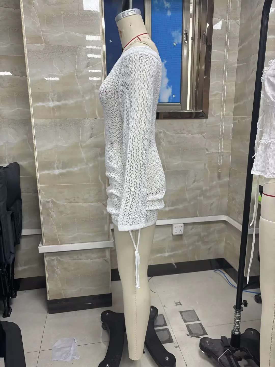 

Оставайтесь стильными на пляже: ажурная накидка с открытыми плечами и завязками, в белом, черном и абрикосовом цветах - размеры S, M, L